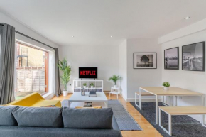 London Waterloo Apartment with Large Private Terrace - View of the London Eye - 1 Bedroom 1 Bath